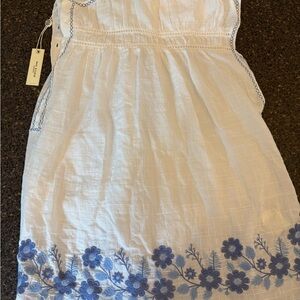 Max Studio Ivory Blouse with Sky Embroidery